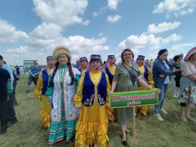 Вокальный ансамбль на фестивале "Чатыр тауда жыен" 2022 г.