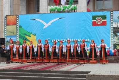 Выступление русского народного хора на празднике посвященном Великой Победе