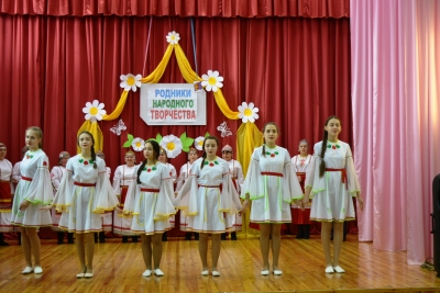 Детский хореографический коллектив  «Аксинка» (старшая группа)Фото с творческого отчета в Большеаксинском СДК.