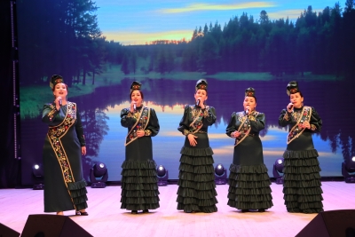 Выступление Народного ансамбля песни и танца "Кичке җыр" на выездном концерте в г.Бавлы