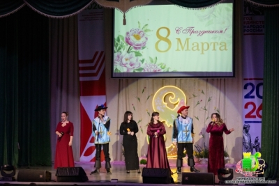 Международный женский день 8 марта "Три мушкетера"