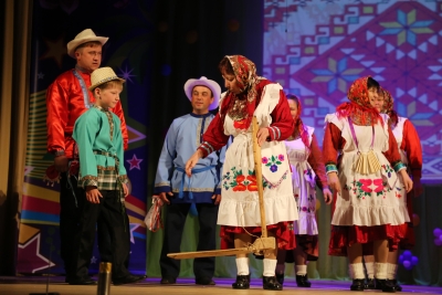 Народный кряшенский фольклорный коллектив "Жингэчэйлэр" познакомил мамадышцев с обычаями и традициями празднования Покрова дня.