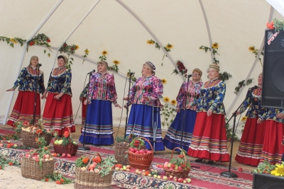 Ежегодный фольклорный фестиваль "Яблочный спас"