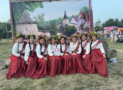Фольклорный ансамбль "Асыл бизэк"