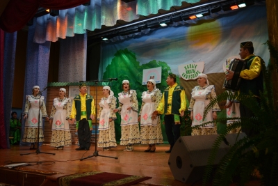 Фольклорный коллектив "Сомбелэ" на творческом отчетном концерте
