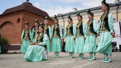 Татарский детский фольклорный коллектив "Бөрлегән" на Международном фестивале "УенФест", 2023 год 