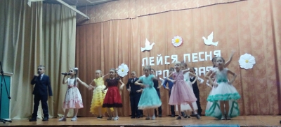 Детский танцевальный коллектив 《 Непоседы》