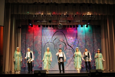 Выступление Народного ансамбля татарской песни "Ихлас" на праздничном концерте, посвящённом Дню матери