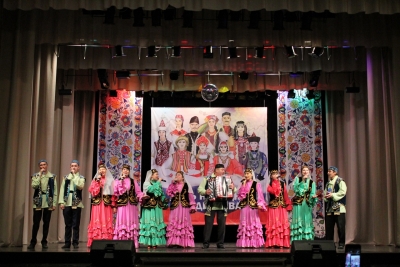 Выступление Народного ансамбля татарской песни "Ихлас" на праздничном концерте, посвящённом Дню Народного единства