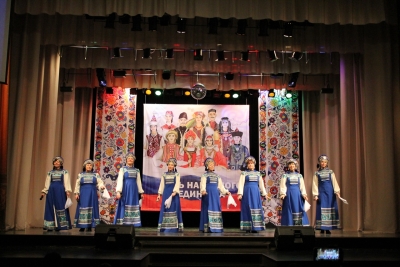 Выступление Народного ансамбля русской песни "Ивушка" на праздничном концерте, посвящённом Дню народного единства.