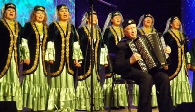 Народный татарский народный хор «Кичке утлар»